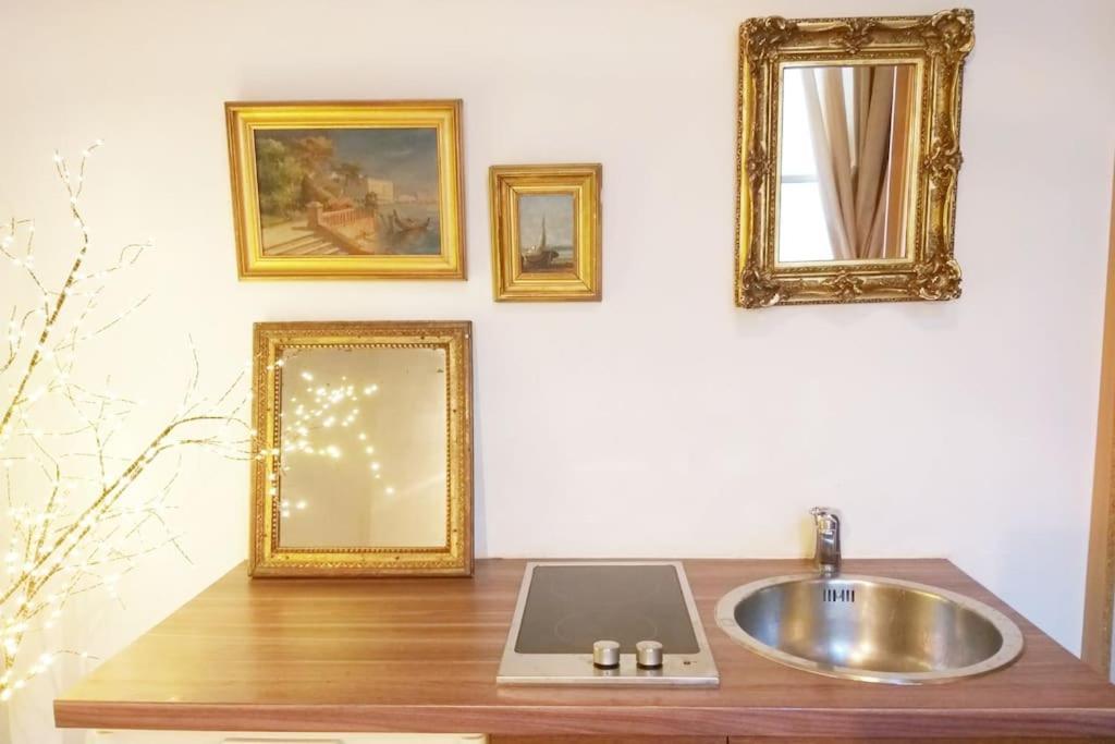 Small Luxurious Room In The Heart Of Saint Germain Paris Exterior foto